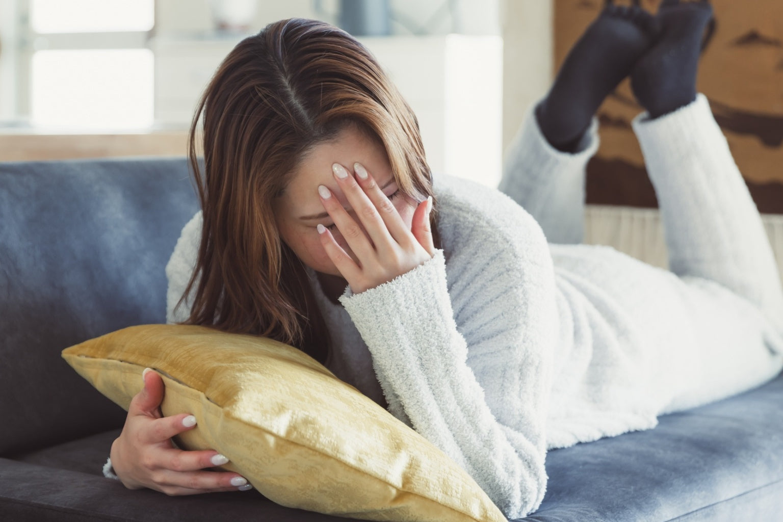 hangover-woman-headache-sofa-hydration-1536x1024.jpg