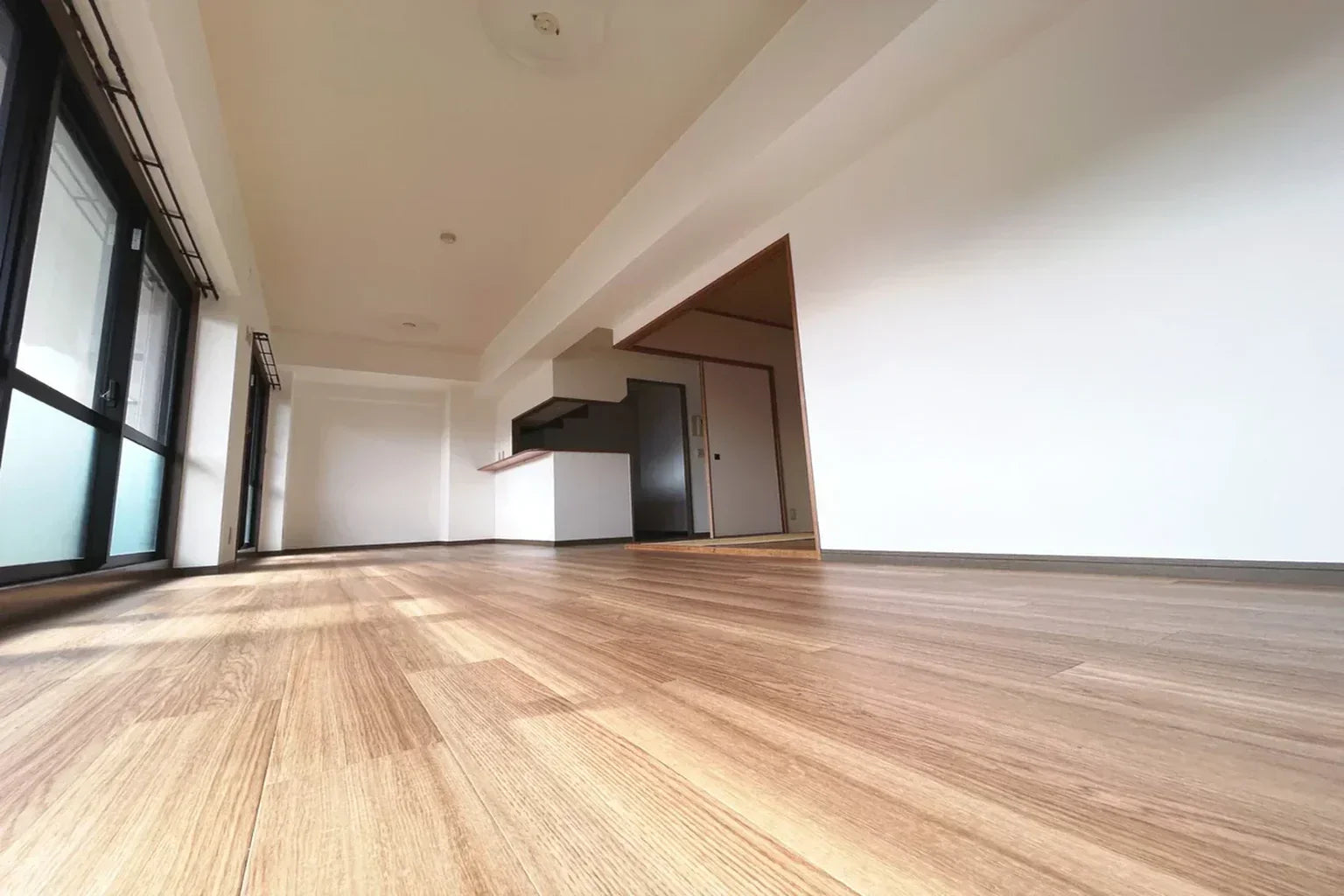 Bright new apartment interior for a Japanese soft water lifestyle, ideal for a fresh start with ONSENSUI99.