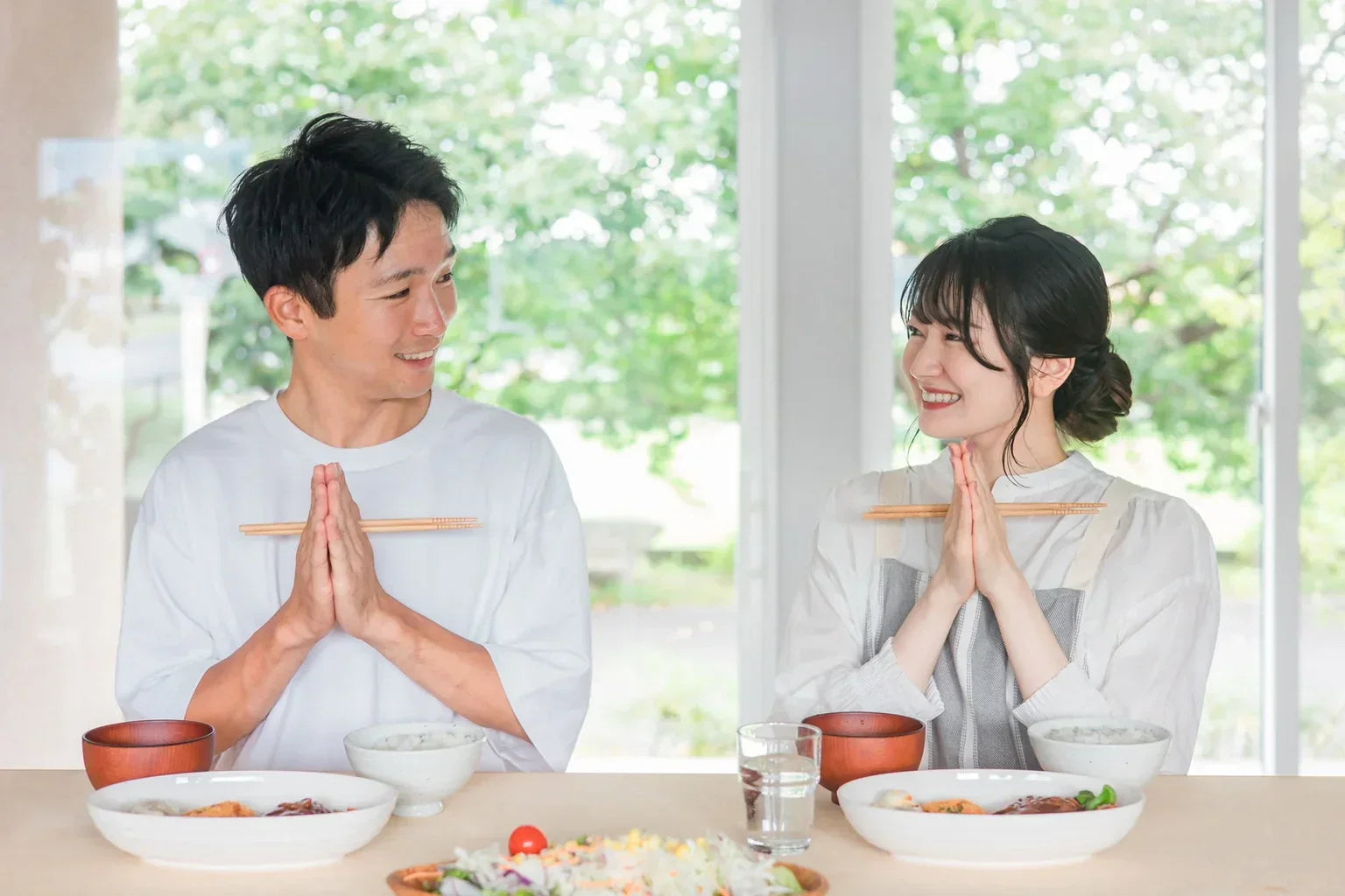Japanese couple enjoying a healthy meal with soft water lifestyle