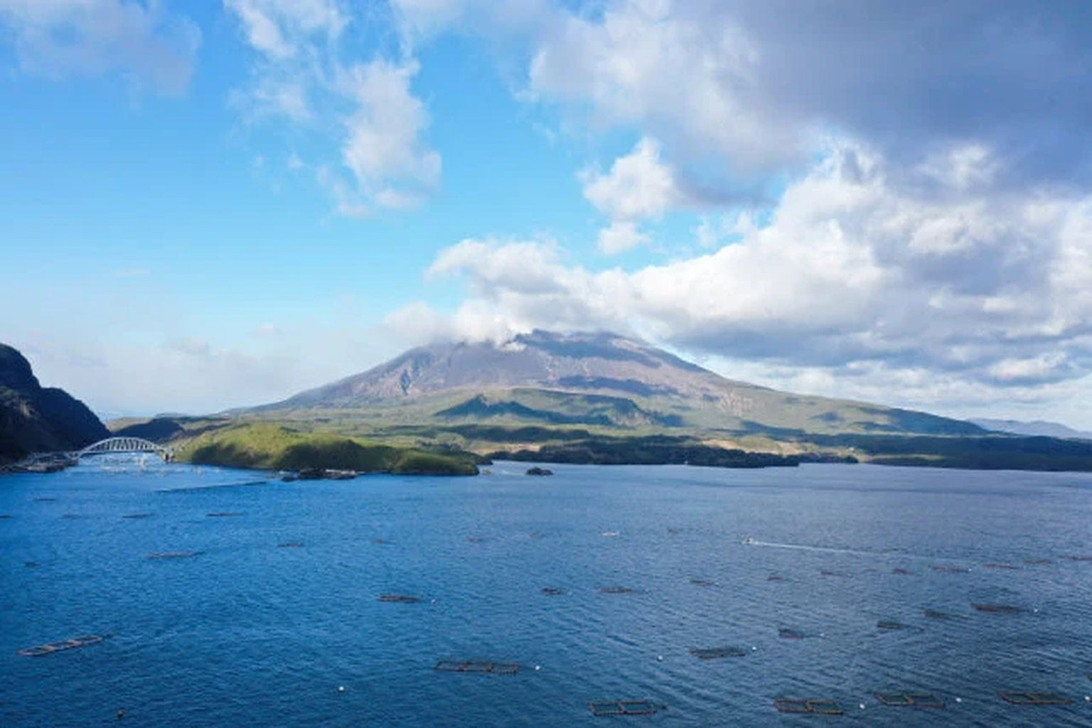 鹿児島県垂水市 桜島を望む風景 水の都の象徴