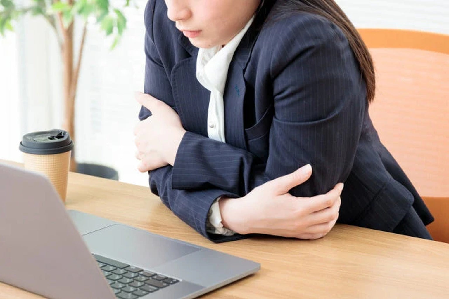 Office worker experiencing stomach discomfort related to hydration and health